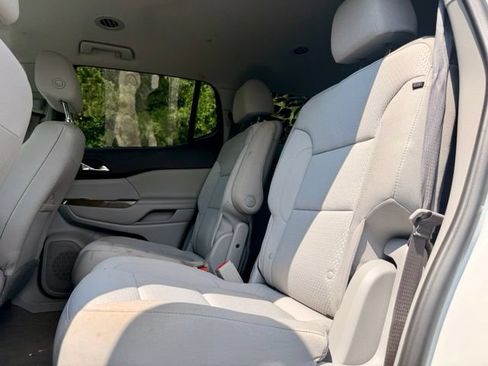 Used 2021 GMC Acadia SLE FWD image 26