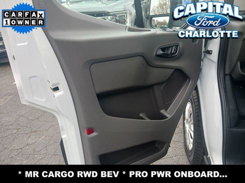 Used 2023 Ford E-Transit Medium Roof image 12