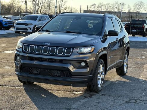 Used 2022 Jeep Compass Latitude image 7
