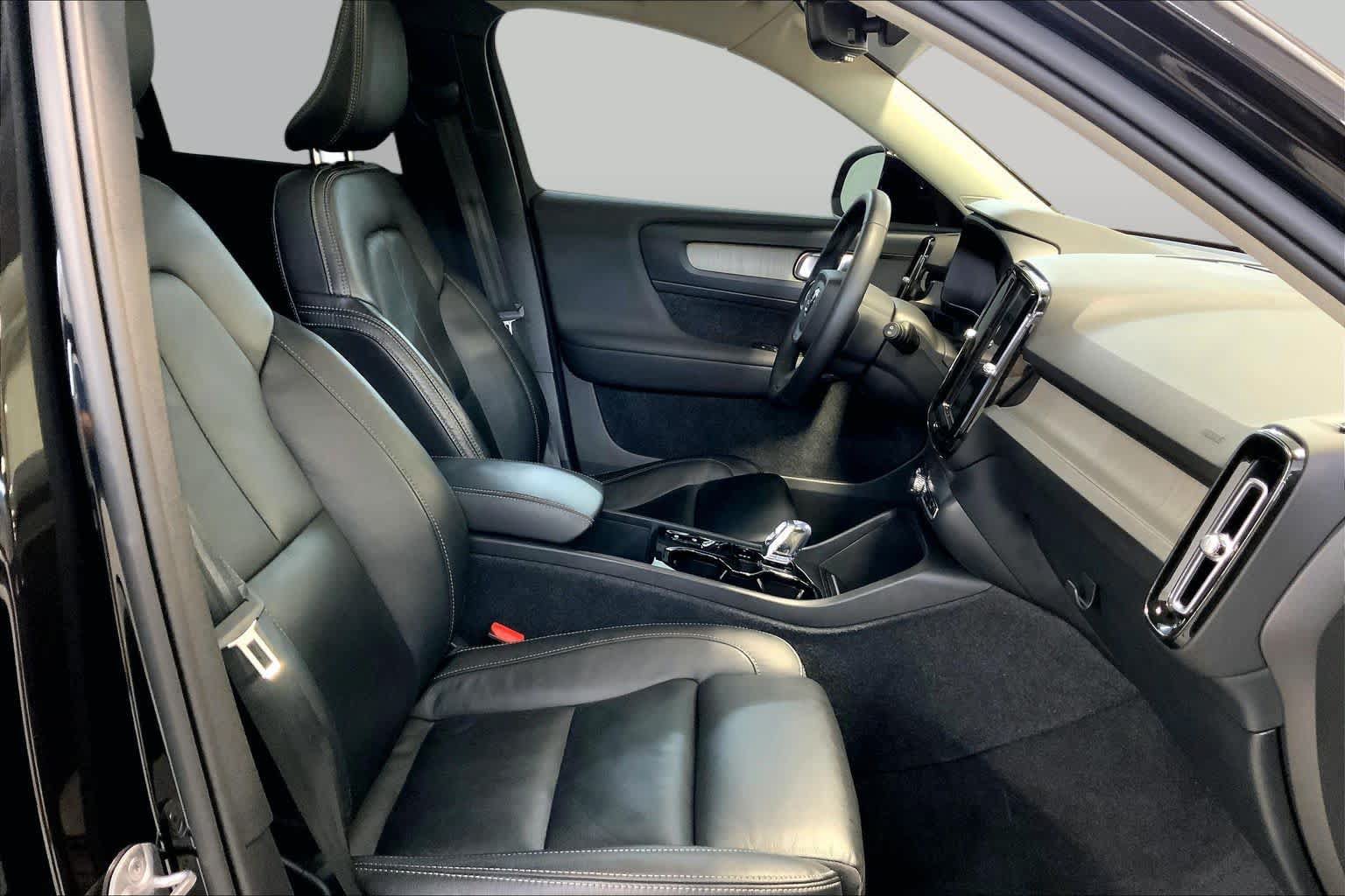Used 2023 Volvo XC40 B5 Plus w/ Protection Package Premier AWD/4WD image 8