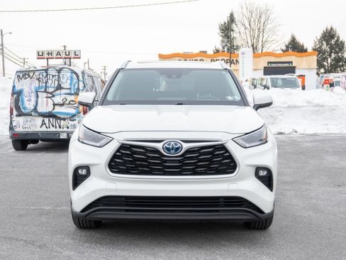 Used 2021 Toyota Highlander XLE image 3