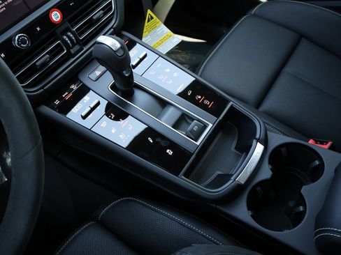 New 2025 Porsche Macan image 26