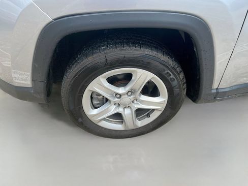 Used 2023 Jeep Compass Latitude w/ Convenience Group AWD/4WD image 30