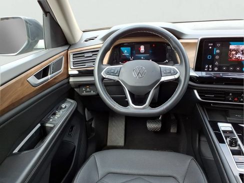 Used 2024 Volkswagen Atlas SE AWD/4WD image 22