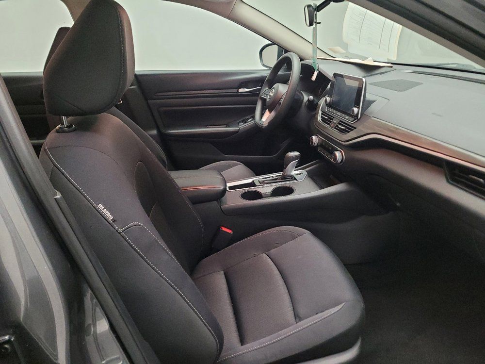 Used 2025 Nissan Altima 2.5 SV FWD image 21