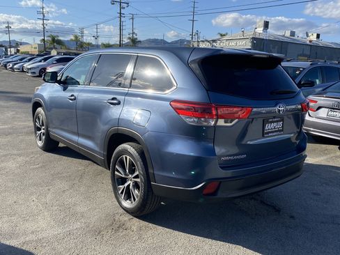 Used 2019 Toyota Highlander LE w/ Carpet Mat Package (TMS) FWD image 10