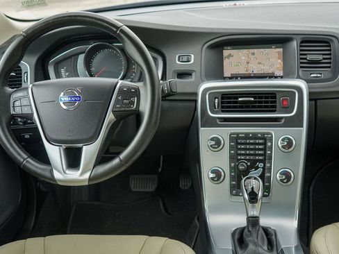 Used 2018 Volvo S60 T5 Dynamic w/ Vision Package image 25