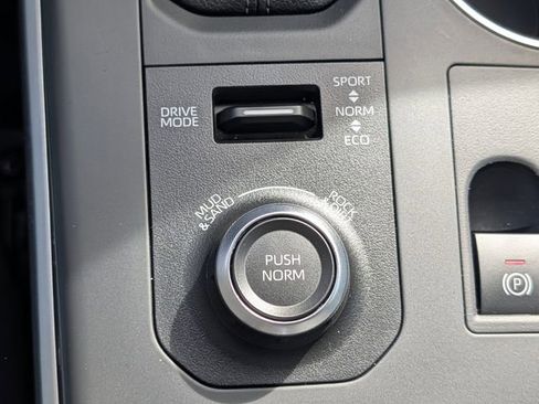 Used 2025 Toyota Highlander XSE image 17