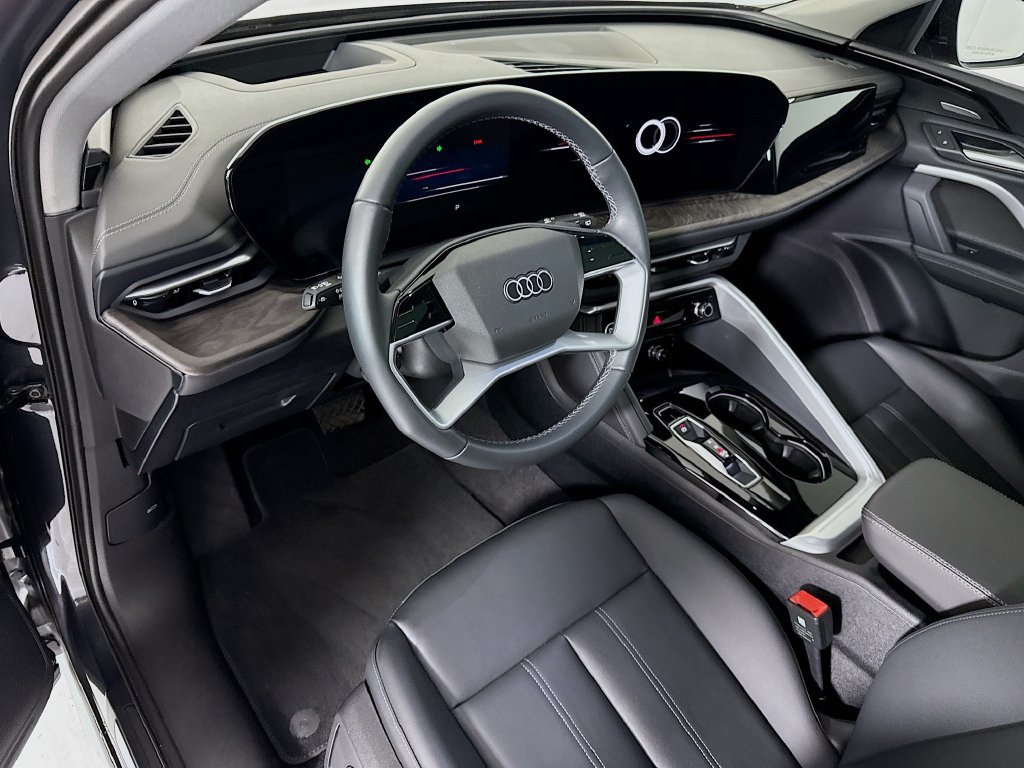 Certified 2025 Audi Q5 Premium Plus w/ Premium Plus AWD/4WD image 9