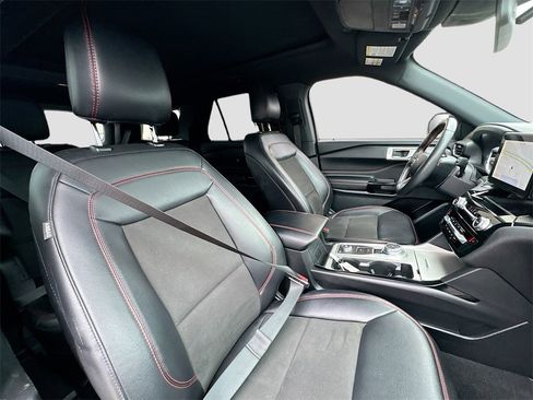 Used 2023 Ford Explorer ST-Line w/ Class IV Trailer Tow Package image 32