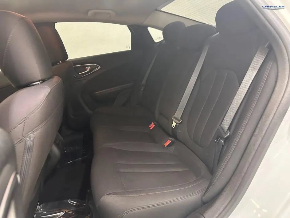 Used 2015 Chrysler 200 Limited FWD image 12