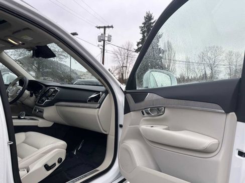 Used 2025 Volvo XC90 T8 Plus w/ Protection Package Premier image 11