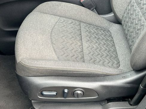 Used 2023 Chevrolet Equinox LT image 18