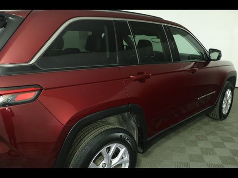Used 2022 Jeep Grand Cherokee Limited image 18