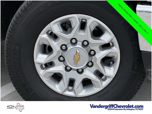 Used 2025 Chevrolet Silverado 2500 LTZ w/ LTZ Convenience Package AWD/4WD image 9