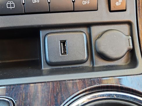 Used 2017 Chevrolet Traverse Premier image 12