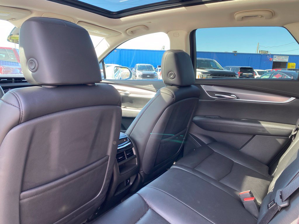 Used 2017 Cadillac XT5 Luxury w/ Driver Awareness Package AWD/4WD image 16