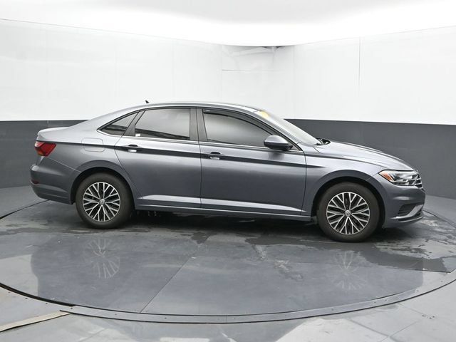 Used 2019 Volkswagen Jetta SE w/ Cold Weather Package FWD image 4