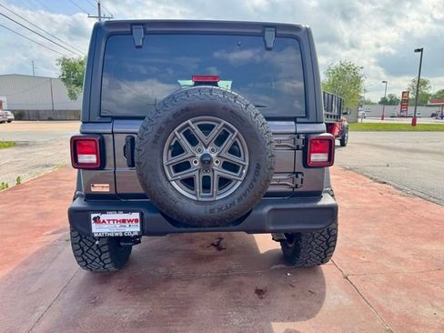 Used 2025 Jeep Wrangler Unlimited Sport AWD/4WD image 6