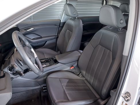 Used 2025 Audi Q6 e-tron Premium w/ Convenience Package image 8