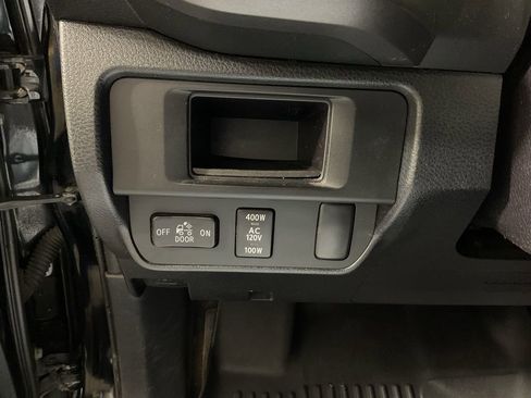 Used 2016 Toyota Tacoma TRD Sport w/ Towing Package image 26