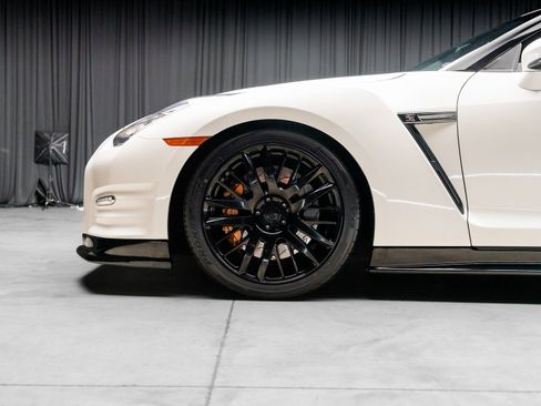 Used 2013 Nissan GT-R Black Edition image 22