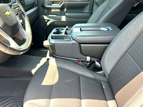Used 2023 Chevrolet Silverado 1500 LT w/ Z71 Off-Road Package AWD/4WD image 6