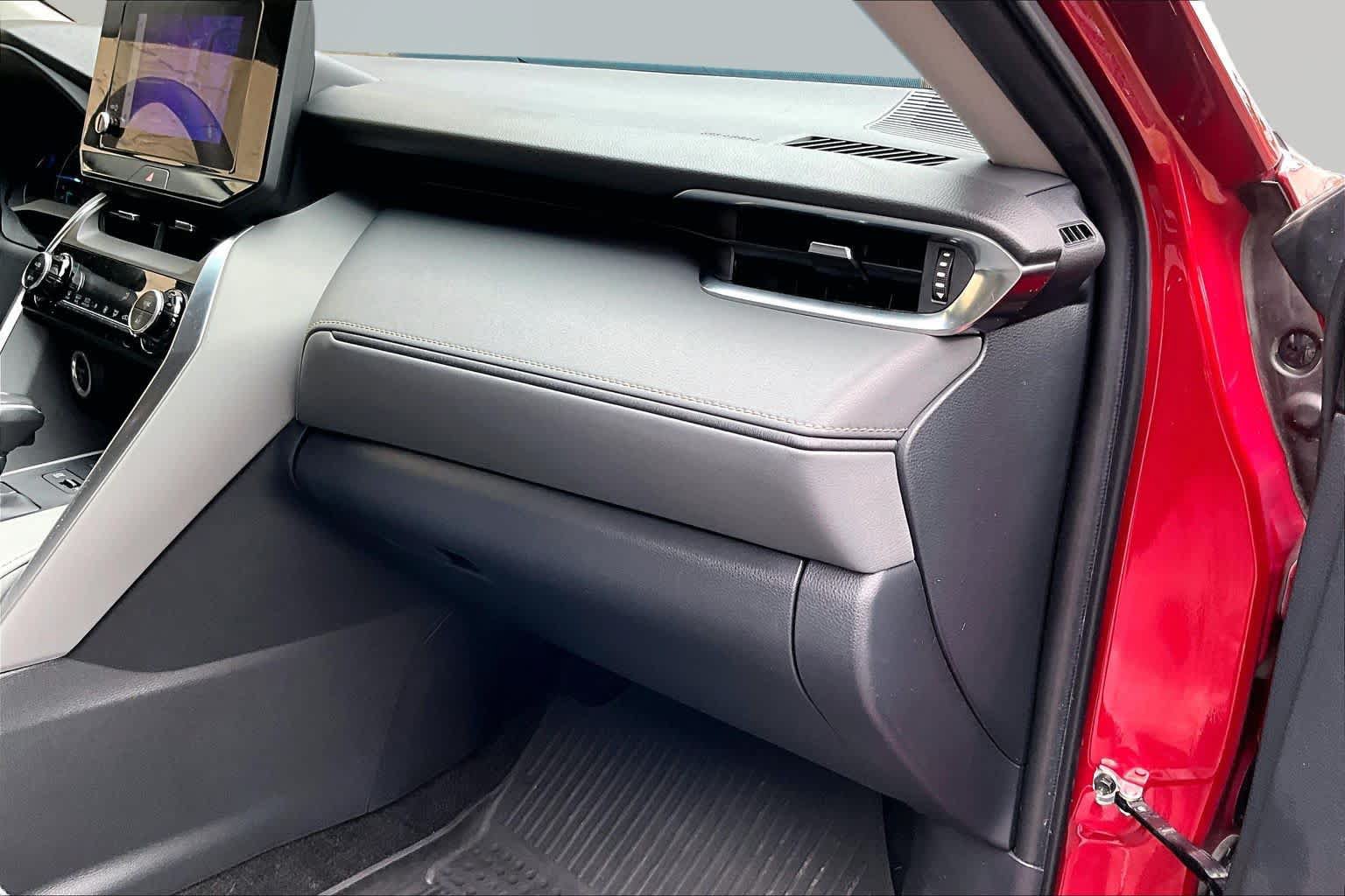 Certified 2024 Toyota Venza LE AWD/4WD image 19