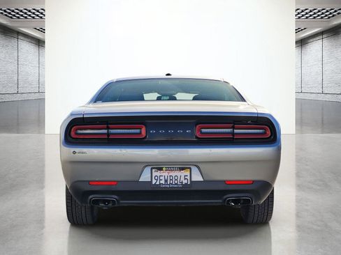 Used 2016 Dodge Challenger SXT image 6