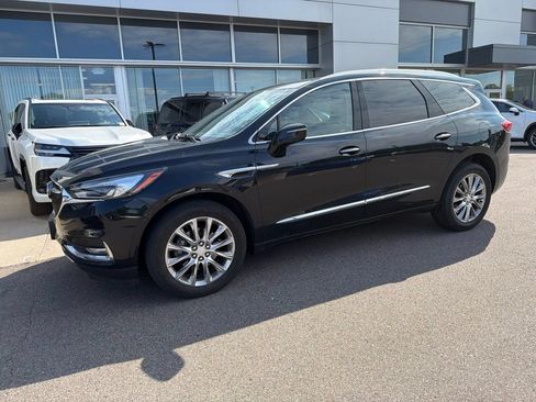 Used 2018 Buick Enclave Essence w/ Trailering Package AWD/4WD image 4