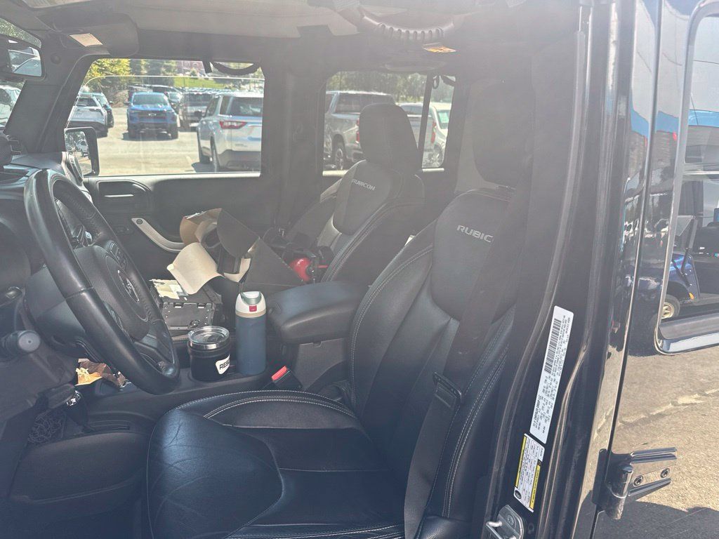 Used 2014 Jeep Wrangler Unlimited Rubicon AWD/4WD image 6