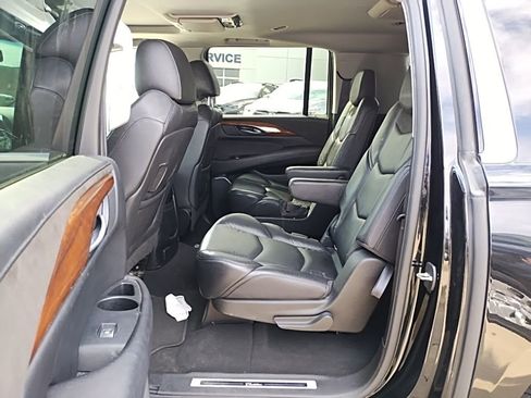 Used 2018 Cadillac Escalade ESV Premium Luxury image 26