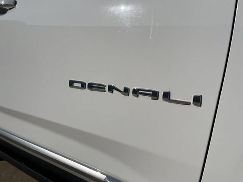 Used 2022 GMC Yukon Denali w/ Denali Premium Package RWD image 9