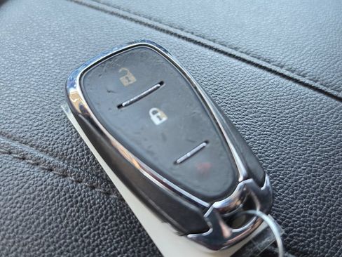 Used 2023 Chevrolet Traverse LT FWD image 29