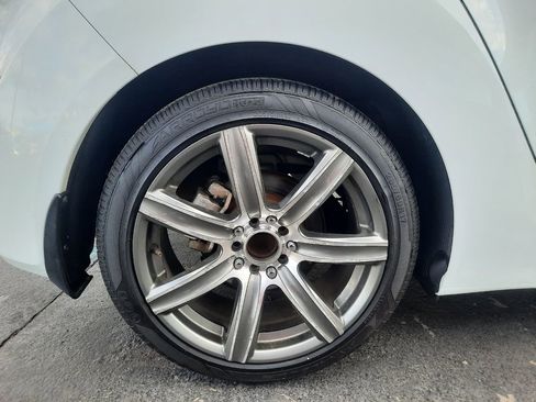 Used 2012 Hyundai Veloster w/ Style Pkg image 19