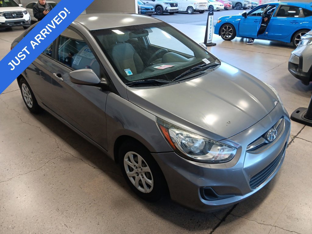 Used 2014 Hyundai Accent GLS FWD image 2