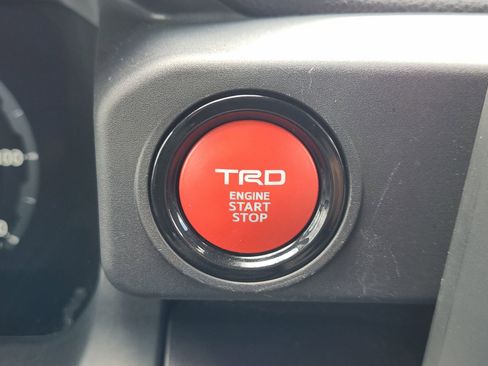 Used 2025 Toyota Tacoma TRD Sport AWD/4WD image 25