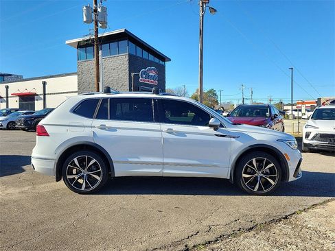 Used 2024 Volkswagen Tiguan SEL R-Line w/ MDO Package, Two-Row image 6