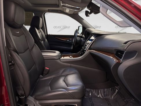 Used 2020 Cadillac Escalade Luxury w/ Escalade Sport Edition AWD/4WD image 18
