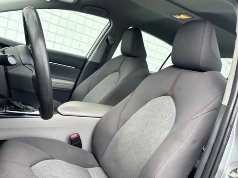 Used 2019 Toyota Camry LE w/ Convenience Package FWD image 11