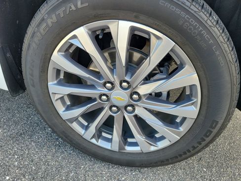 Used 2023 Chevrolet Traverse Premier FWD image 29