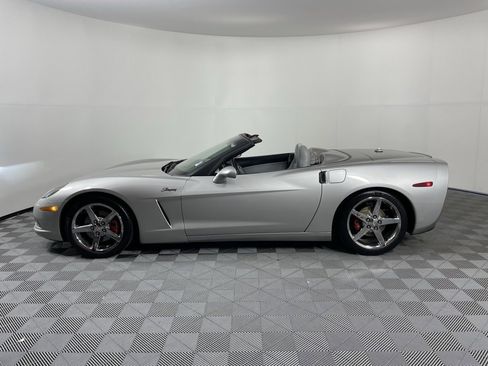Used 2005 Chevrolet Corvette Convertible w/ Preferred Equipment Group image 4