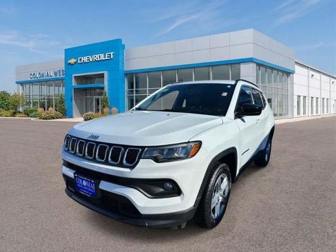Used 2024 Jeep Compass Latitude AWD/4WD image 2