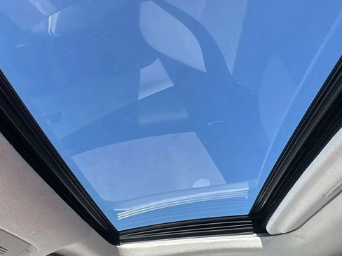 Used 2019 Toyota Prius Limited image 18