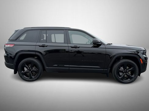 Used 2022 Jeep Grand Cherokee Altitude image 5
