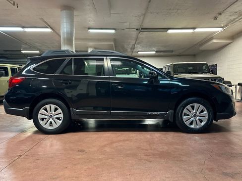 Used 2018 Subaru Outback 2.5i Premium image 6