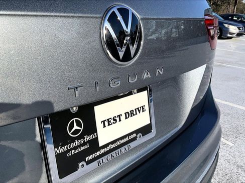 Used 2023 Volkswagen Tiguan SE w/ Panoramic Sunroof Package image 31