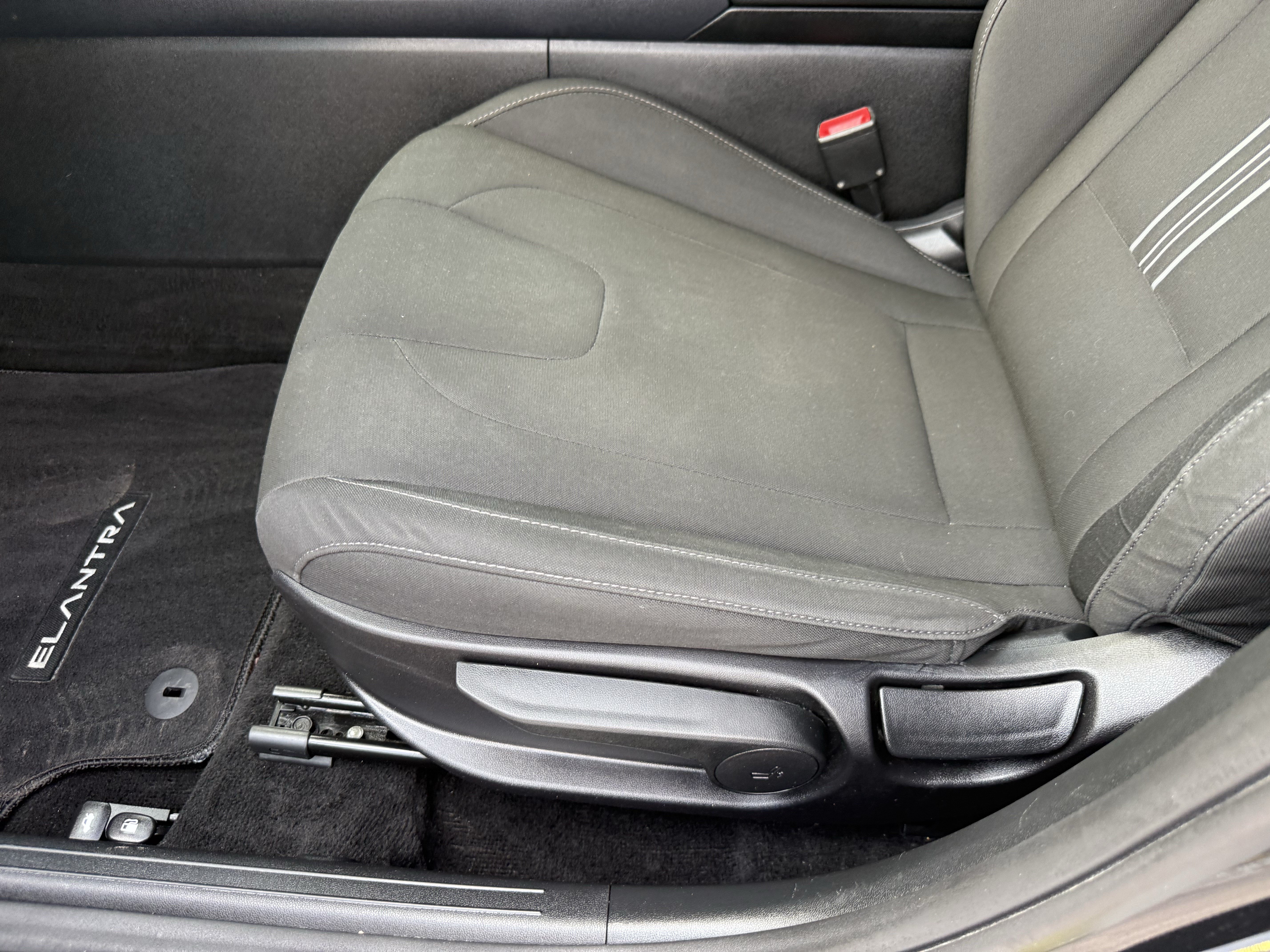 Used 2022 Hyundai Elantra SEL w/ Convenience Package FWD image 28
