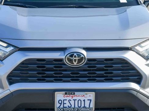 Used 2023 Toyota RAV4 XLE Premium image 5