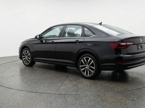 Used 2025 Volkswagen Jetta SE image 6